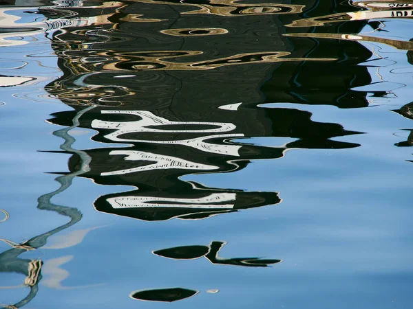 Abstrato Ondas Água Azul Mar Oceano Uma Marina Vela Esporte — Fotografia de Stock