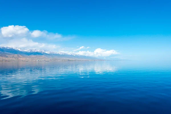 Sverny Shore Lake Issyk Kul Kyrgyzstán Pohled Lodi Břeh Modrá — Stock fotografie
