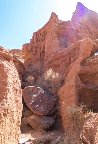 Pedras Vermelhas Uma Passagem Entre Rochas Canhões Argila Região Issyk — Fotografia de Stock