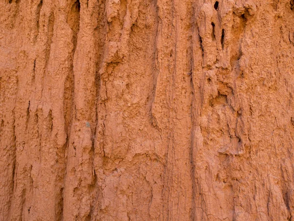 Kırmızı kil dokusu. Doğal doğal desenler. Kuru kırmızı arkaplanı kapat