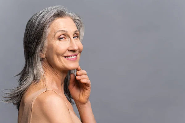 Joyful attractive senior woman smiling and looks at the camera — Stock Photo, Image