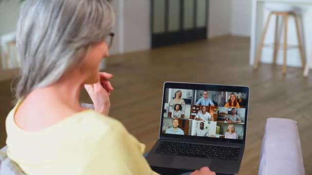 Modern retirement woman greeting participants of online meeting — Stock videók
