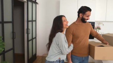 Güzel bir ev, yeni bir daireye taşınmak, evli bir çiftin kendi konseptinde yaşaması.