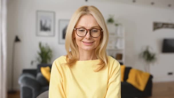 Intelligent mature senior female business owner in glasses looking at the camera — Video Stock