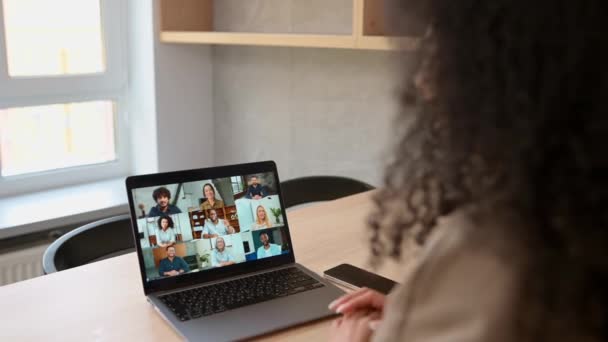 Brainstorm sobre a distância com equipe de trabalho internacional — Vídeo de Stock