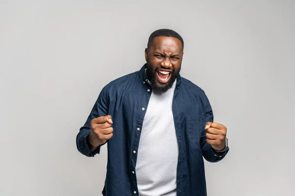 Excited young African American man screaming yes — Stockfoto