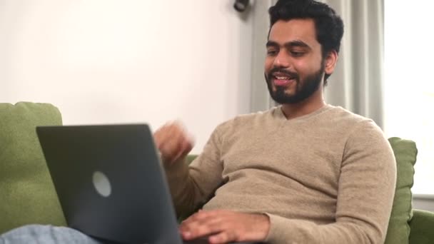 Video call. Attractive multiracial guy is using laptop for video communication — 비디오