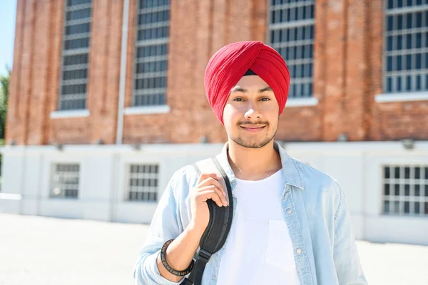 https://st.depositphotos.com/13571094/58329/i/600/depositphotos_583297470-stock-photo-portrait-happy-young-indian-male.jpg