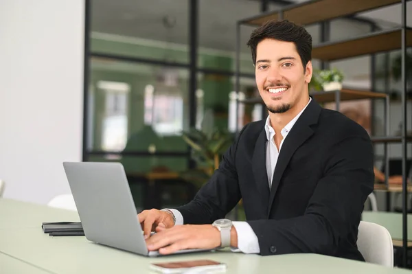 Confident Latin Businessman Using Laptop Office Young Male Office Employee — Stok fotoğraf