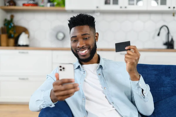 Online Transaction Payment Multiracial Man Holding Credit Card Using Smartphone — Zdjęcie stockowe