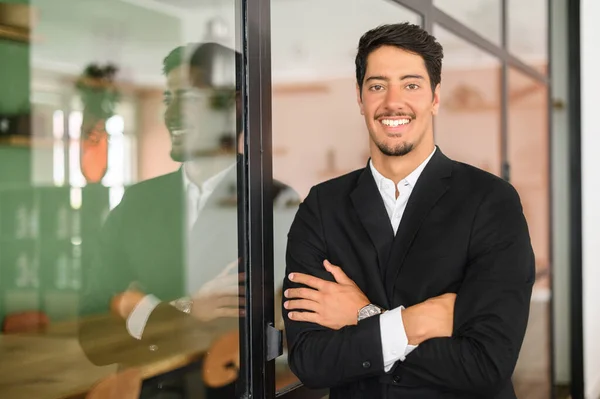 Successful Cheerful Latin Confident Young Bearded Brunet Adult Male Entrepreneur — Fotografia de Stock