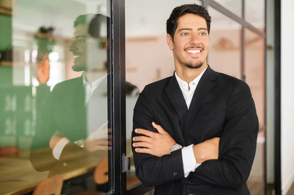 Ambitious Hispanic Man Formal Wear Stands Arms Crossed Contemporary Office — Stock Photo, Image