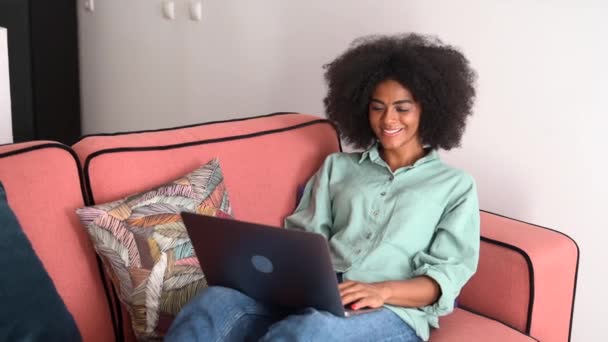 African Young Woman Student Freelancer Casual Wear Sitting Couch Using — Vídeo de Stock