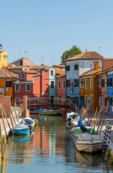 Tipikus Betekintés Burano Szigetére Jellegzetes Színes Házaival — Stock Fotó