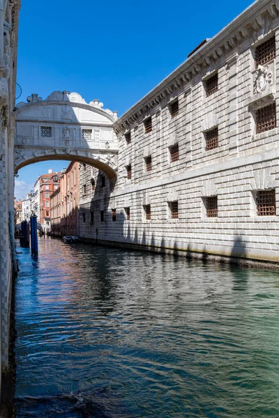 Characteristic Bridge Venice Located Short Distance Piazza San Marco Crosses — Stock Photo, Image