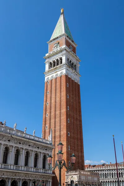 Pohled Zvonici San Marco Která Jedním Nejdůležitějších Symbolů Města Benátek — Stock fotografie