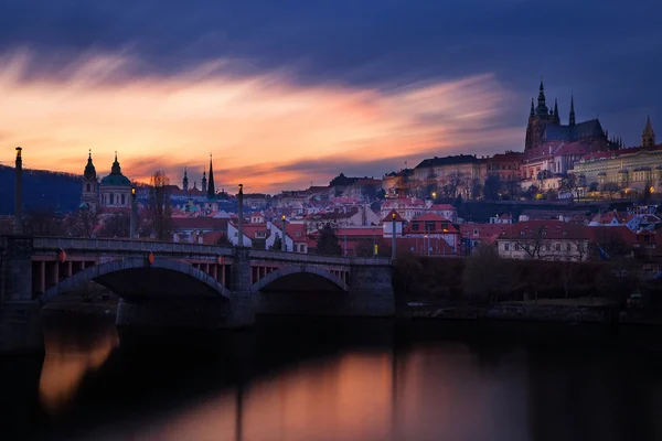 日没時にチェコ共和国、プラハ、マラー ストラナ — ストック写真