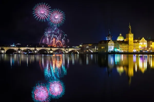 Fuochi d'artificio di Capodanno a Praga, Repubblica Ceca — Foto Stock