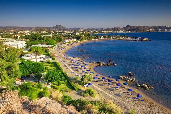 Kilátás nyílik faliraki kiváló beach, rhodes island — Stock Fotó