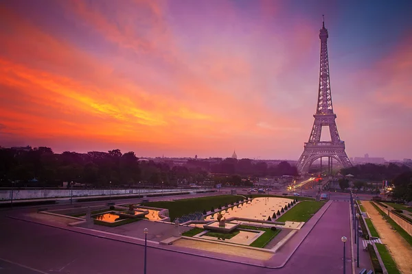 エッフェル塔とパリでは、日の出 — ストック写真