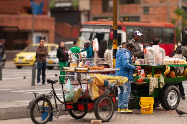 Homem Comerciante Frutas Primeiro Plano — Fotografia de Stock