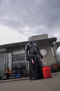 Tam vücut zombi adam. 