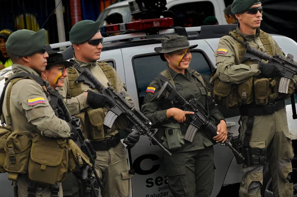 Homens Mulheres Forças Especiais Com Armas — Fotografia de Stock