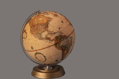 Önplanda gri arkaplan üzerindeki dünya haritası