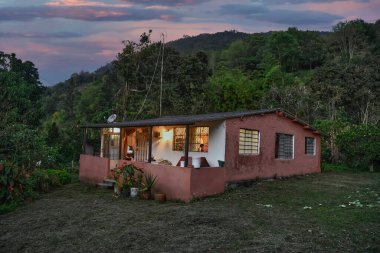 Guaduas Kolombiya 'da bir çiftlik evinin inşaatı