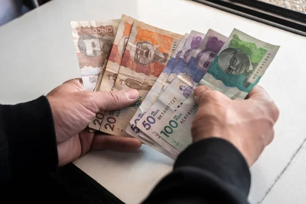 Men Hands Colombian Pesos — ストック写真