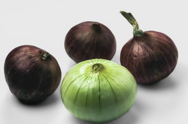 Red and green onions