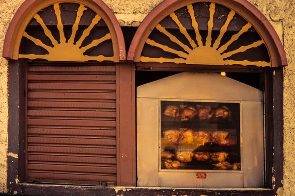 Fachada Puertas Una Tienda Pollos Asada —  Fotos de Stock