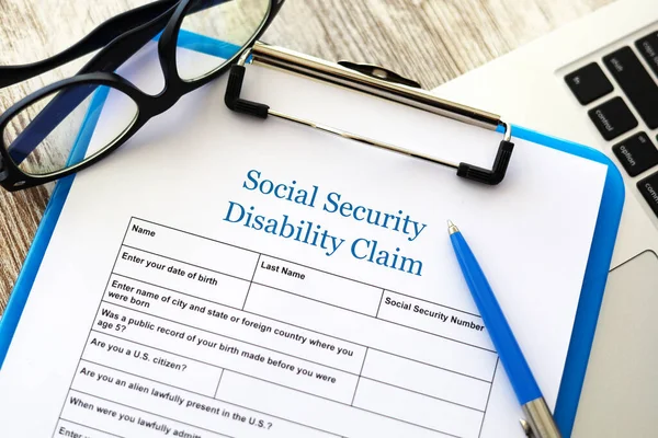 Antragsformular zur Sozialversicherung für Beschäftigung und Arbeit — Stockfoto
