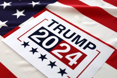 Trump Amerika 'yı Dalgalı Amerikan Bayrağının Üzerinden Geri Aldı
