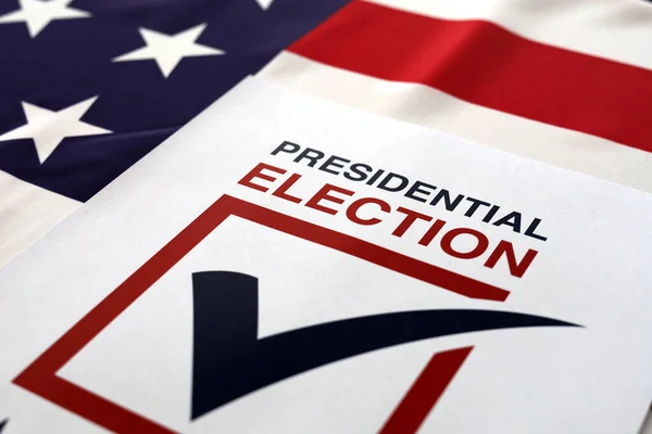 2024年大統領選挙アメリカ国旗を振る — ストック写真