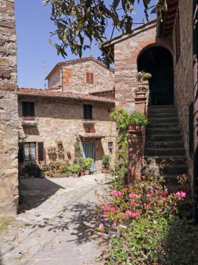 resimsel avluda: tuscan ortaçağ köyü