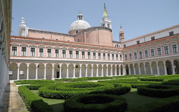 Внутрішній дворик Giorgio Cini фонду у Венеції — стокове фото