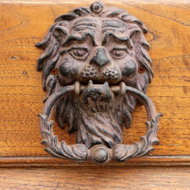 Güzel eski kapı tokmağı