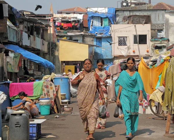 Leven in de sloppenwijken van mumbai — Stockfoto