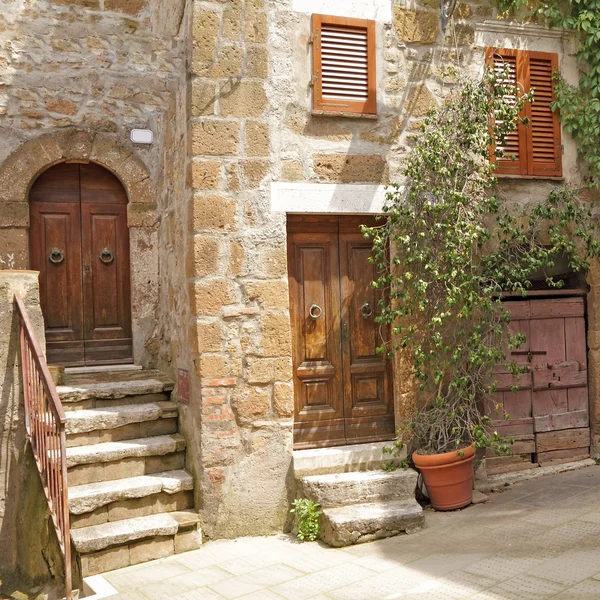 Quintal italiano na aldeia toscana — Fotografia de Stock