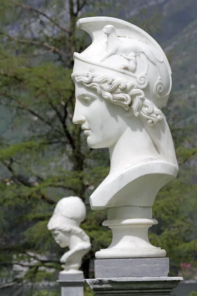 Buste van athena in Italiaanse tuin van villa melzi in bellagio, ita — Stockfoto