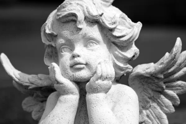 Прекрасная ангельская фигура — стоковое фото