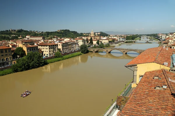 Arno Nehri köprüler ile havadan görünümü: ponte alla carraia, p — Stok fotoğraf