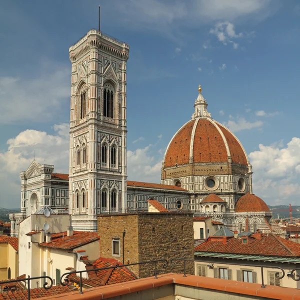 Fantastisk utsikt över Basilica di Santa Maria del Fiore (basilika — Stockfoto