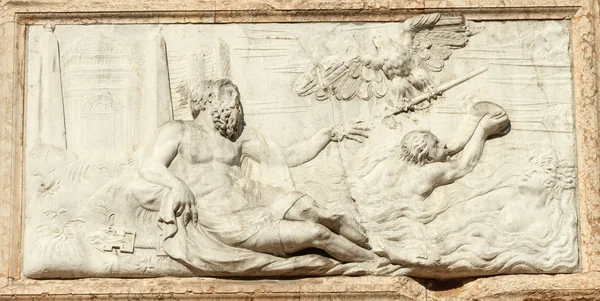 Den bas-relief av Danese Cattaneo: allegori av ön Kreta ( — Stockfoto