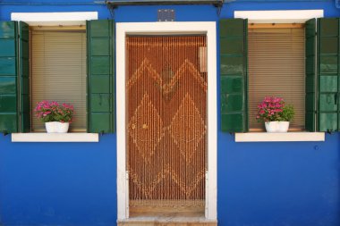 tipik ev burano Köyü, borgo renkli girişi