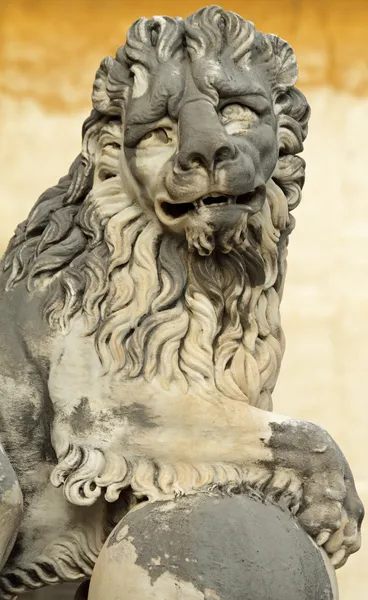 Lion sculpture from Boboli Gardens, place of Medici family resid — Stock Photo, Image