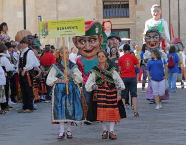 Zamora, İspanya - Ağustos 29: birçok latin festivaller dahil kıyafetler