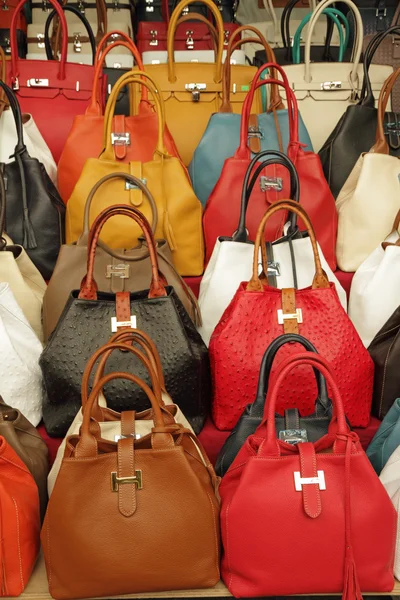 Bolsos de mano de cuero elegante colorido Imágenes De Stock Sin Royalties Gratis