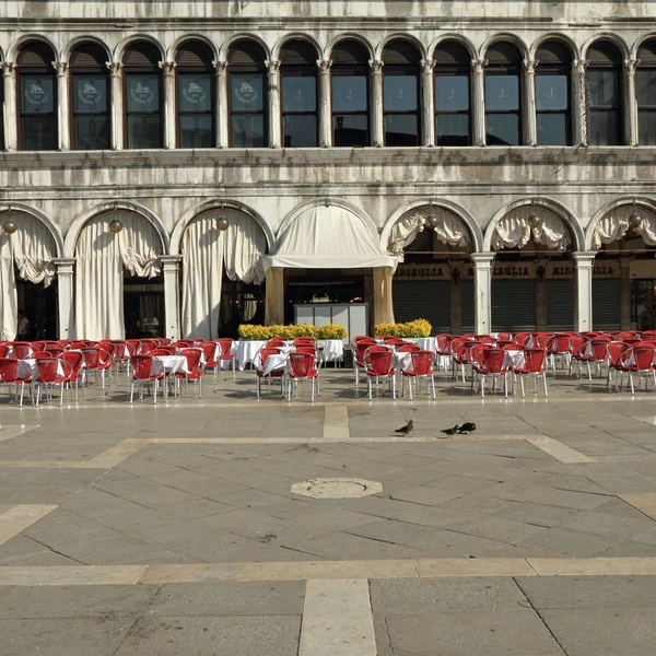 Quiet Piazza San Marco in the early morning — Stock Photo, Image